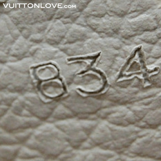 louis-vuitton-datumkod-ko%cc%88pa-a%cc%88kta-louis-vuitton-vuitton-love-1