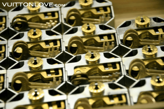 Louis Vuitton fabriken atelier tillverkning vaskor Asnieres-sur-Seine Vuitton Love 17