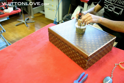 Louis Vuitton fabriken atelier tillverkning vaskor Asnieres-sur-Seine Vuitton Love 21
