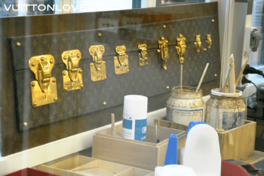 Louis Vuitton fabriken atelier tillverkning vaskor Asnieres-sur-Seine Vuitton Love 35