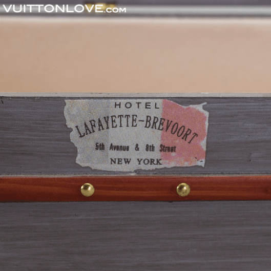 Louis Vuitton miniatyr koffert trunk VIP gåva Vuitton Love