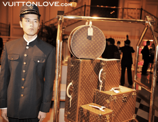 louis-vuitton-resvacc88skor-monogram-canvas-vuitton-love